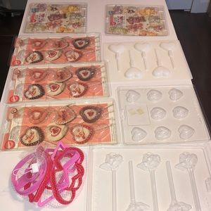 8 Valentine’s Day candy molds & 6 valentines cookie cutters